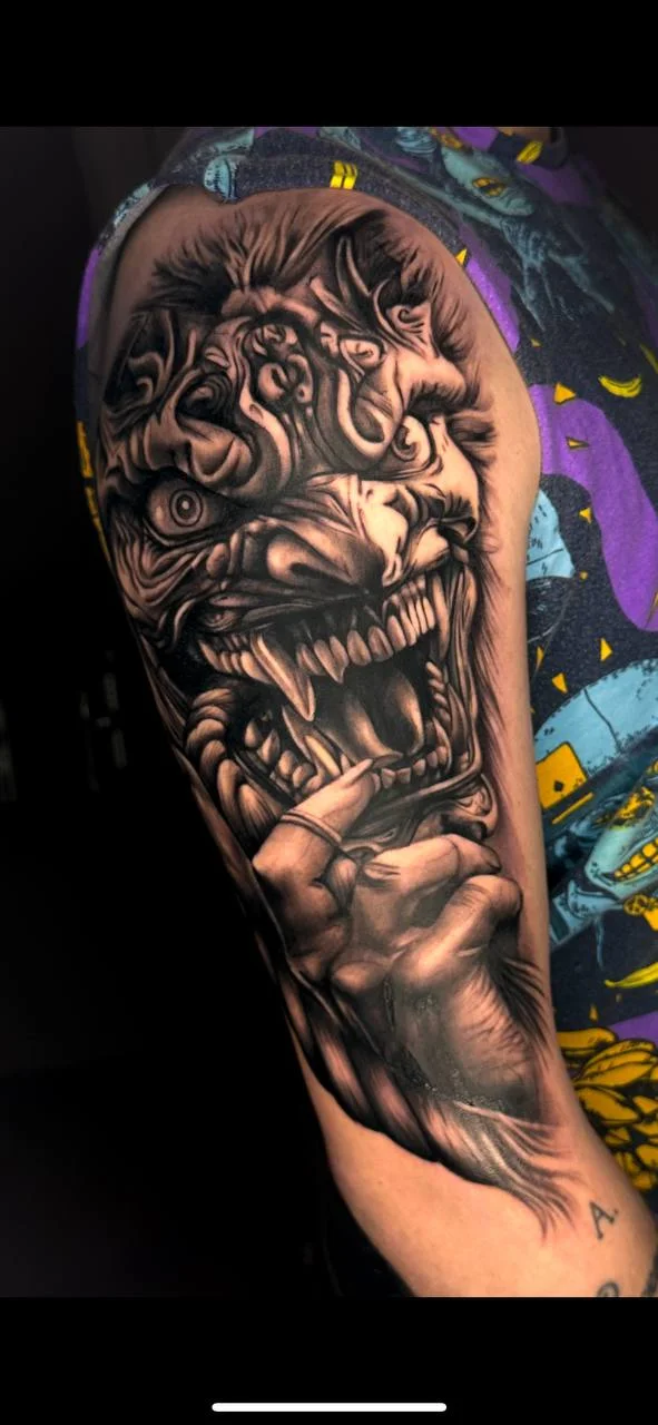 Тату-мастер