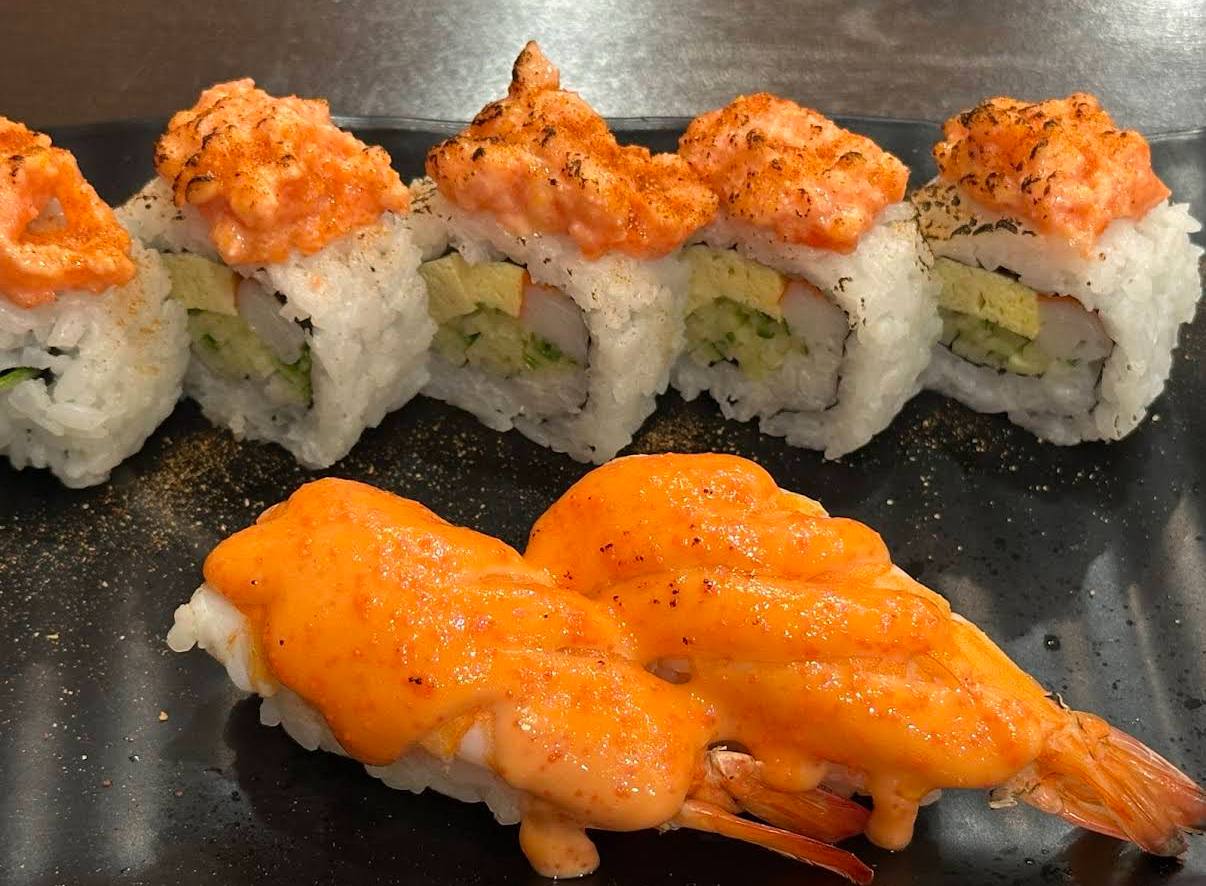 Сетевой ресторан с акцентом на роллы, суши и японскую кухню