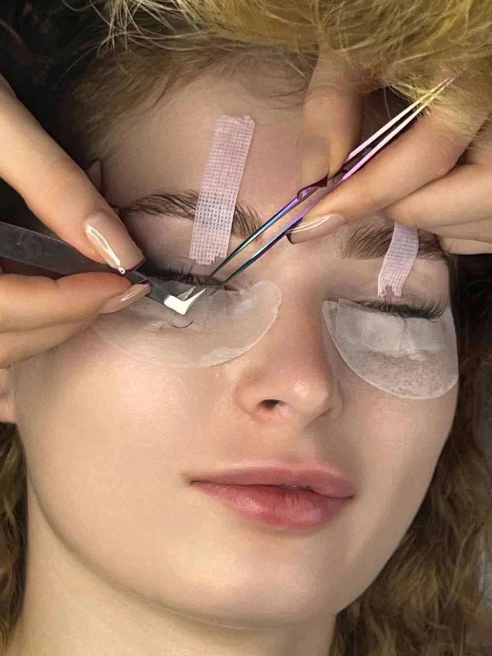 Красивые брови и выразительные ресницы